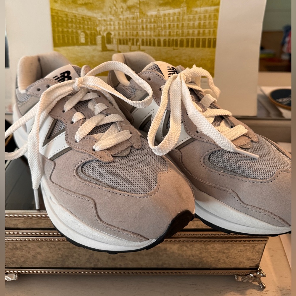 NWOT: New Balance Sneakers 57/40 Men’s 7.5/Women’s 9